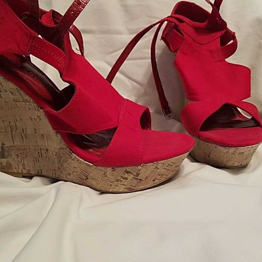 Red sz 8 wedge